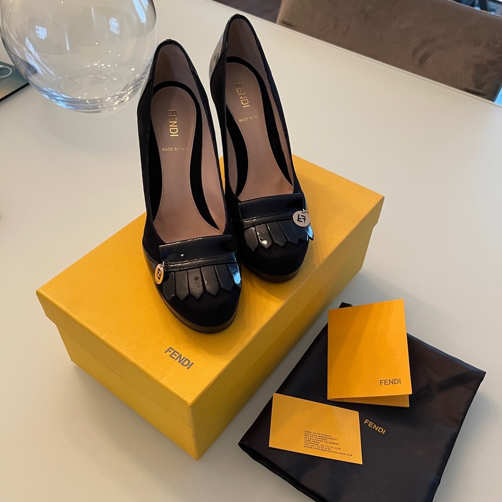 Brand New Fendi black pumps - size 37